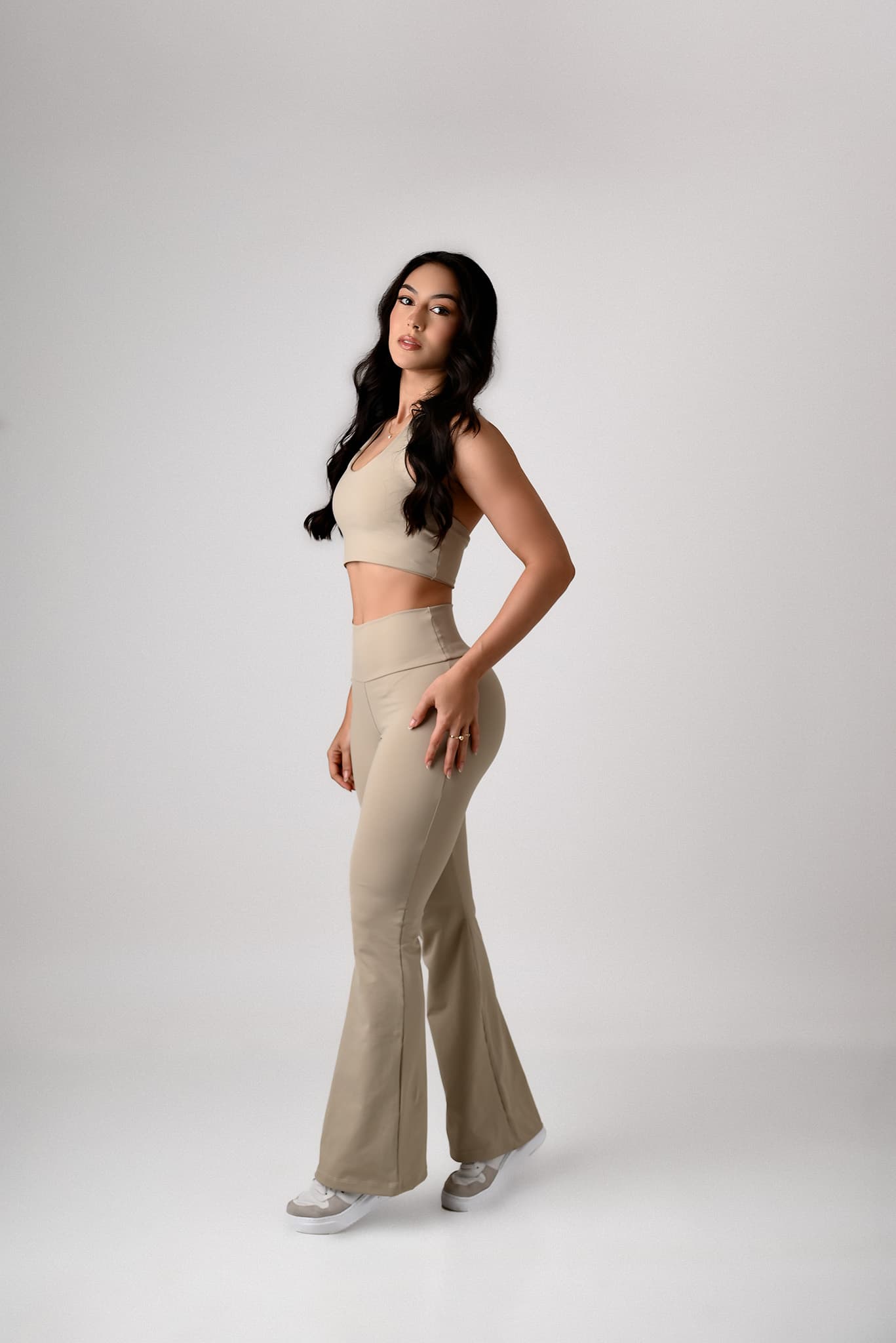 Rayssa com calça flare